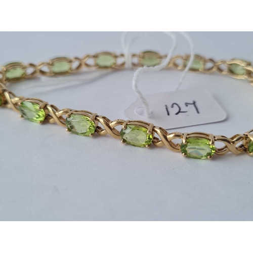 127 - A peridot set bracelet 9ct � 7.8 gms