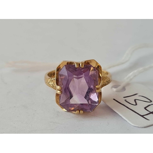 134 - A square amethyst ring 9ct size M � 3.7 gms