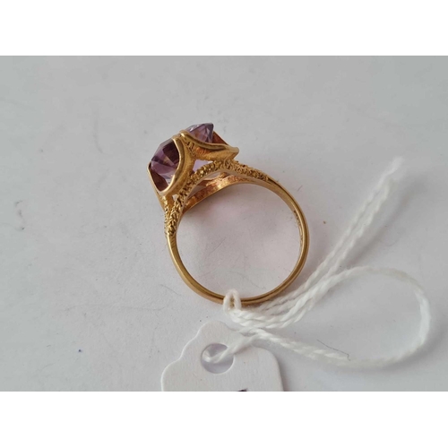 134 - A square amethyst ring 9ct size M � 3.7 gms