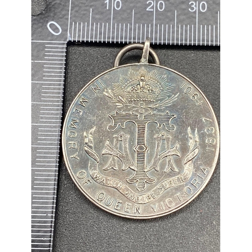 1549 - 1901 Victorian silver medallion 20 g.