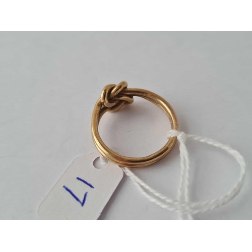 17 - A gold knot ring 9ct size S � 5.2 gms