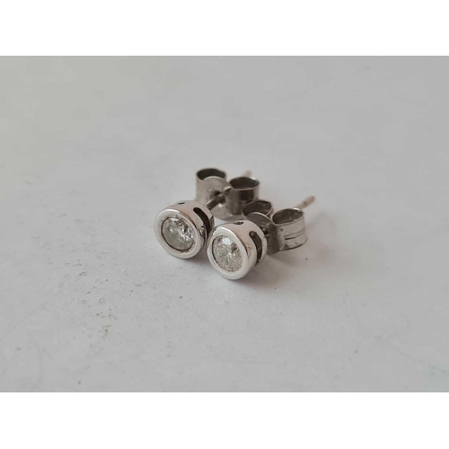 176 - A pair of white gold diamond stud earrings 9ct