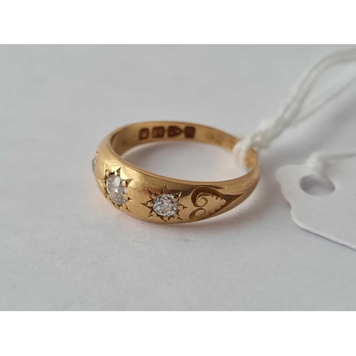 19 - A antique diamond set pinkie ring 18ct gold size l � 3.4 gms