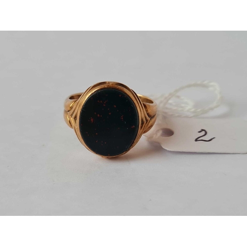 2 - A gents blood stone signet ring slight chip to stone 15ct gold size R � 7 gms