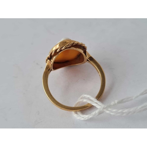 238 - A cameo ring 9ct size N � 3.3 gms