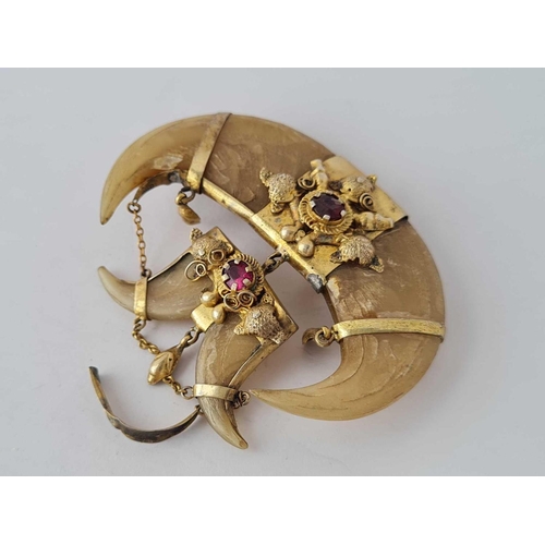 271 - An antique gold and gem stone brooch