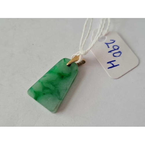 290h - A gold topped jadeite pendant