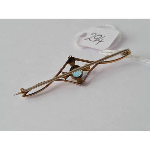 294 - A blue topaz and pearl 9ct brooch 2.3g inc