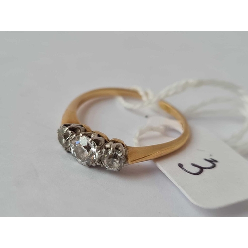 3 - A THREE STONE DIAMOND RING 18CT GOLD SIZE P � 2.2 GMS