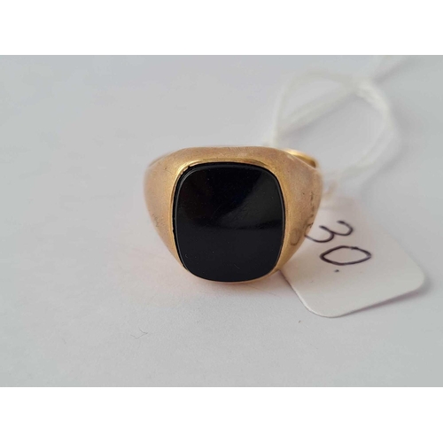 30 - A onyx signet ring 9ct size V