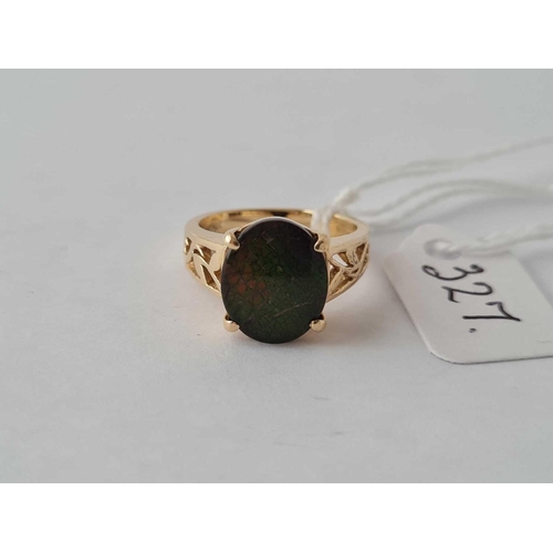 327 - A opal doublet ring 14ct gold size J � � 4.7 gms