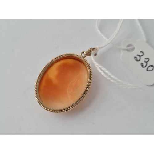 330 - A shell cameo pendant of a lady 9ct � 4 gms