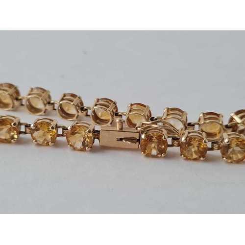 331 - A citrine bracelet 9ct � 7.5 gms