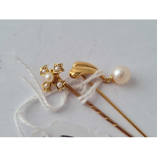 370 - A superb �fleuree cross� shaped pearl stick pin in high carat together with fancy drop leaf stylized... 