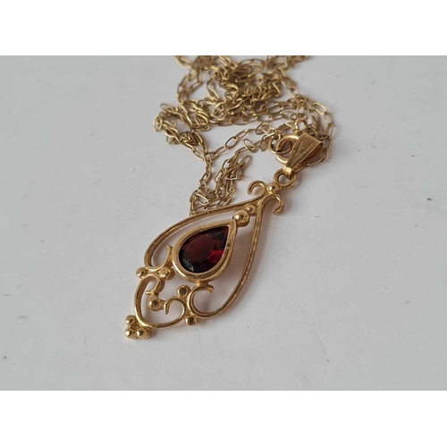 69 - 9ct garnet pendant necklace