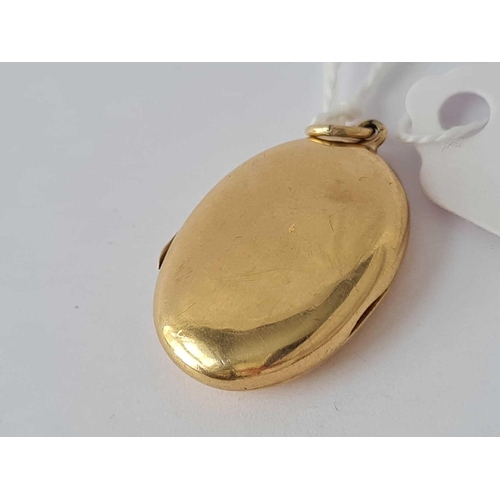 84 - A oval locket 9ct � 4.5 gms