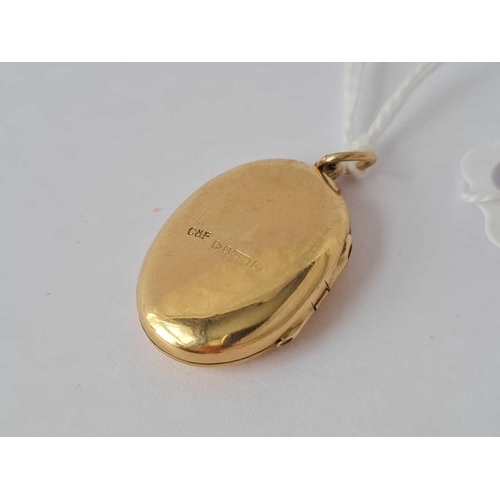 84 - A oval locket 9ct � 4.5 gms