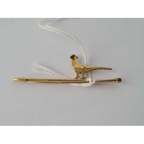 121 - An attractive fully enamelled Victorian pheasant brooch with central pearl for the body 15ct gold, 3... 