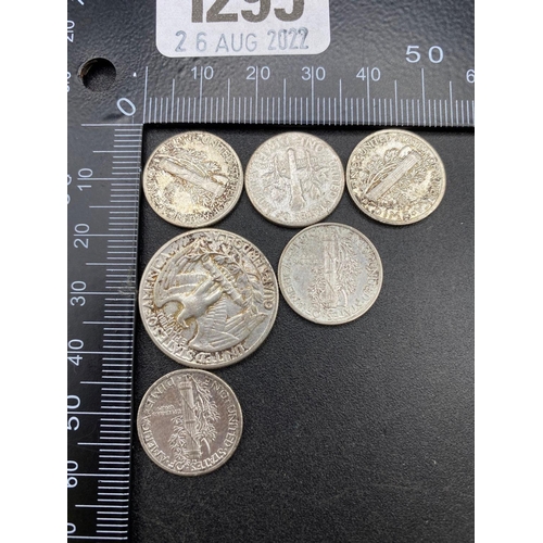 1295 - Better grade American silver coins 18 g.