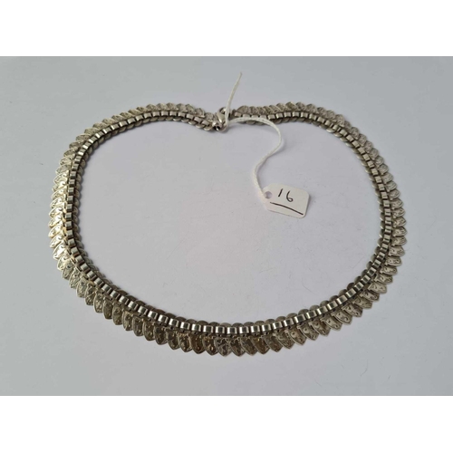 16 - A silver collar