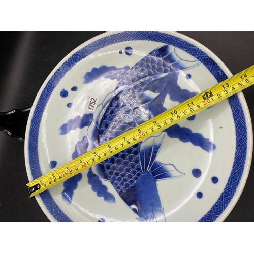 1752 - A Chinese plate painted with fish within a blue border, 14” diameter