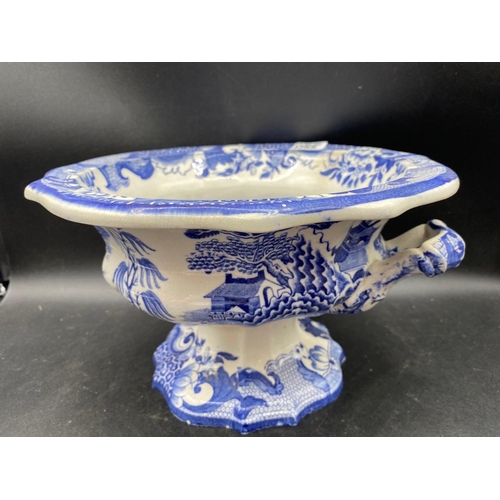 1755 - A Masons blue and white two handled fruit bowl willow pattern, 11.5” wide