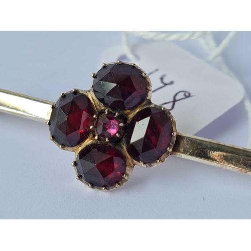 178 - A garnet set brooch 9ct   3.5 gms