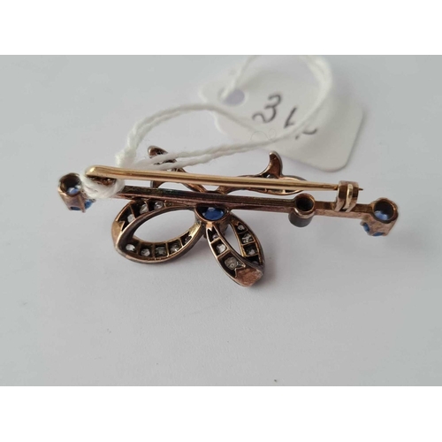 34 - A GOOD VICTORIAN GOLD SAPPHIRE AND DIAMOND RIBBON BROOCH  5.2 GMS