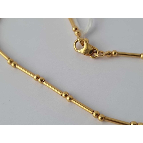 47 - A fancy high carat gold bracelet 3g