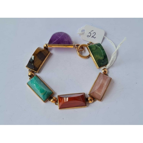 52 - A HIGH CARAT GOLD (TESTED) ROSE AND AMETHYST QUARTZ, TIGERS EYE AND AGATE BRACELET