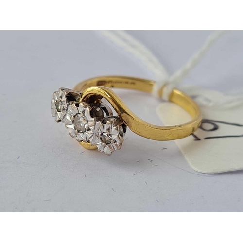 61 - A vintage 18ct gold three stone diamond ring size L 3.6g inc