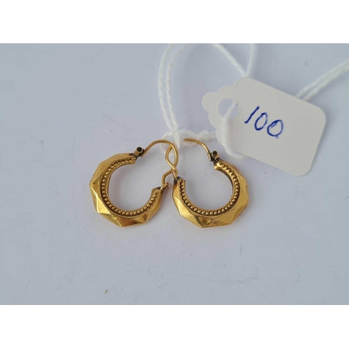 100 - A pair of gold hoop earrings