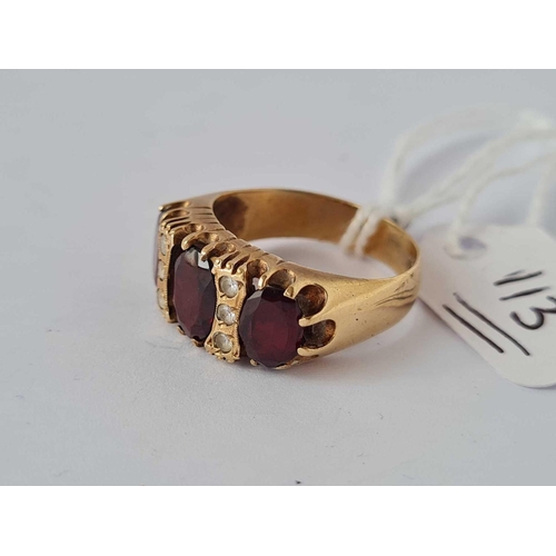 113 - A chunky garnet set ring 9ct size O       4.7 gms