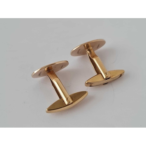 124 - A pair of masonic cufflinks      9.1 gms