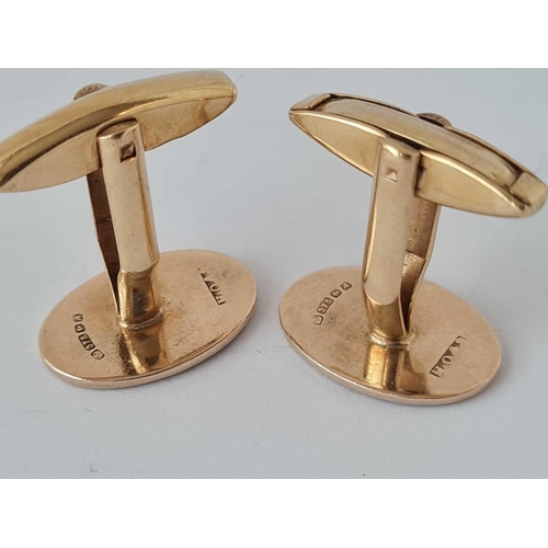 124 - A pair of masonic cufflinks      9.1 gms