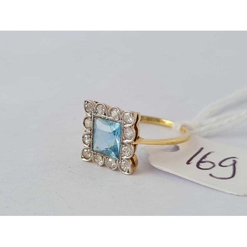 169 - A good square aquamarine and diamond ring, 18ct, size K, 2.3 g.