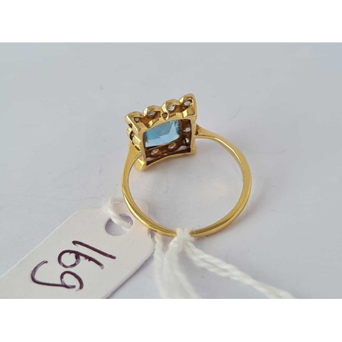 169 - A good square aquamarine and diamond ring, 18ct, size K, 2.3 g.