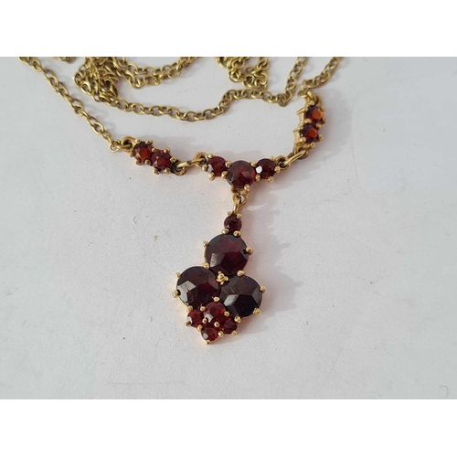 229 - A garnet necklace, 9ct, 4.2 g.