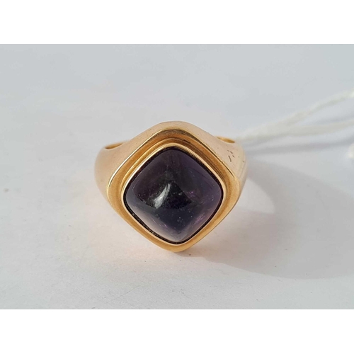 30 - A  GOOD AMETHYST CABOCHON RING, size Q, 7.4 g. 14ct