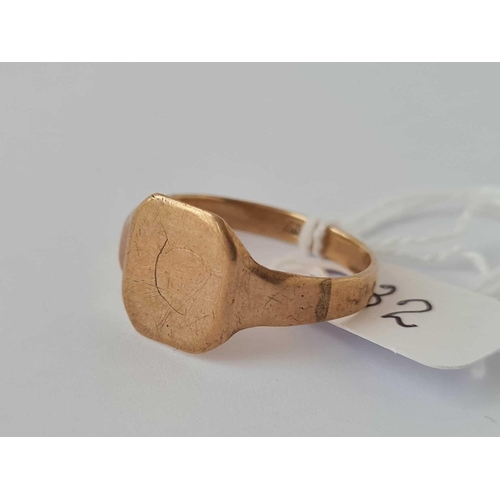 32 - A signet ring 9ct size X     3 gms