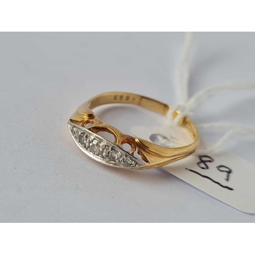 89 - A fancy five stone diamond ring 18ct gold