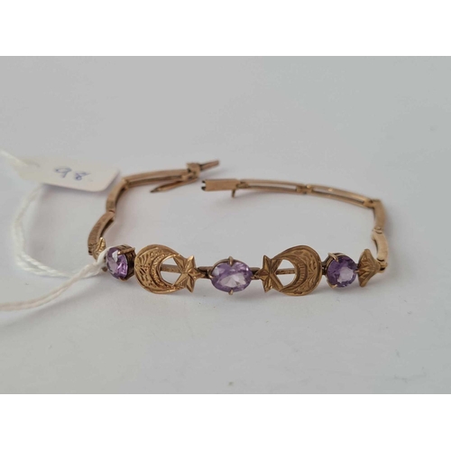 98 - A gold bracelet set with amethysts, 5.6 g