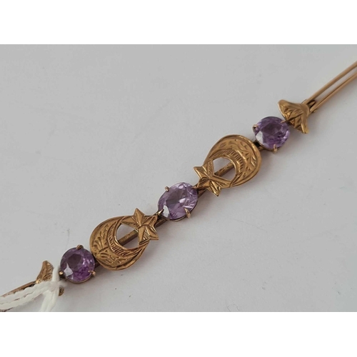 98 - A gold bracelet set with amethysts, 5.6 g