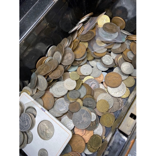 1274 - Cash box of coins