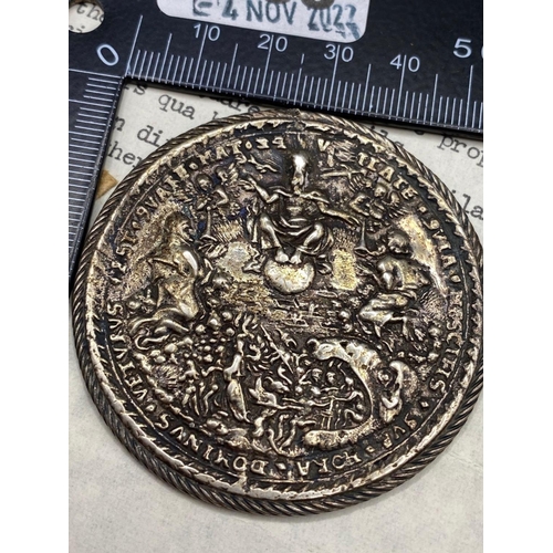 1380 - Large medallion dates 1555