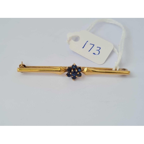 173 - A pretty sapphire cluster brooch 9ct   2.9 gms