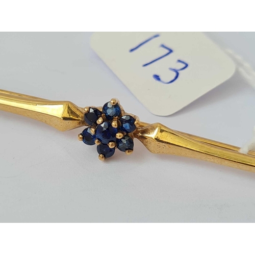 173 - A pretty sapphire cluster brooch 9ct   2.9 gms