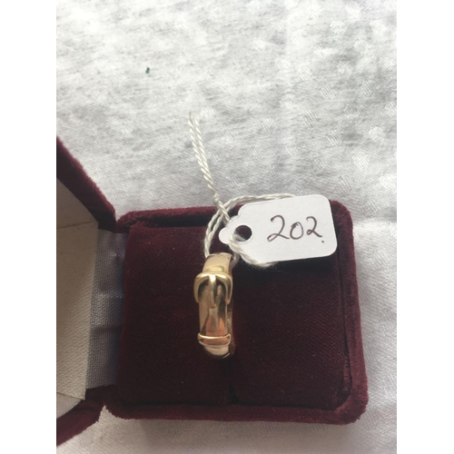 202 - A vintage 9ct buckle ring size S 3.7g