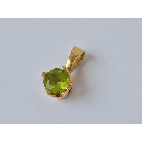 215 - A peridot pendant 9ct