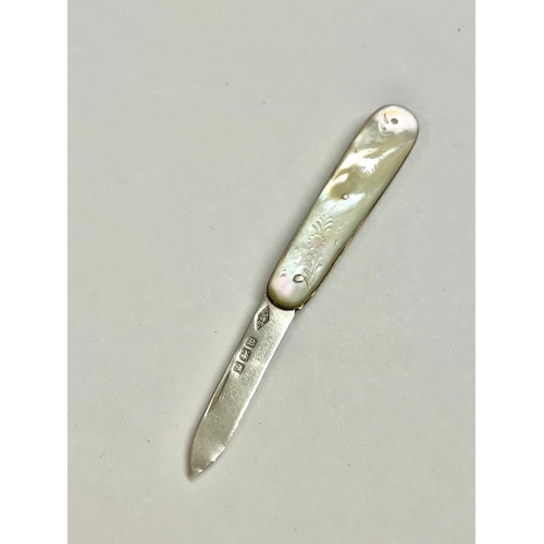 243 - A silver and MOP fruit knife